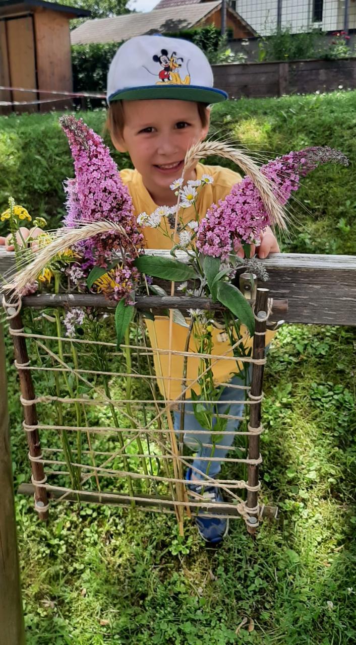 Wildkräuterforscherinnen unterwegs