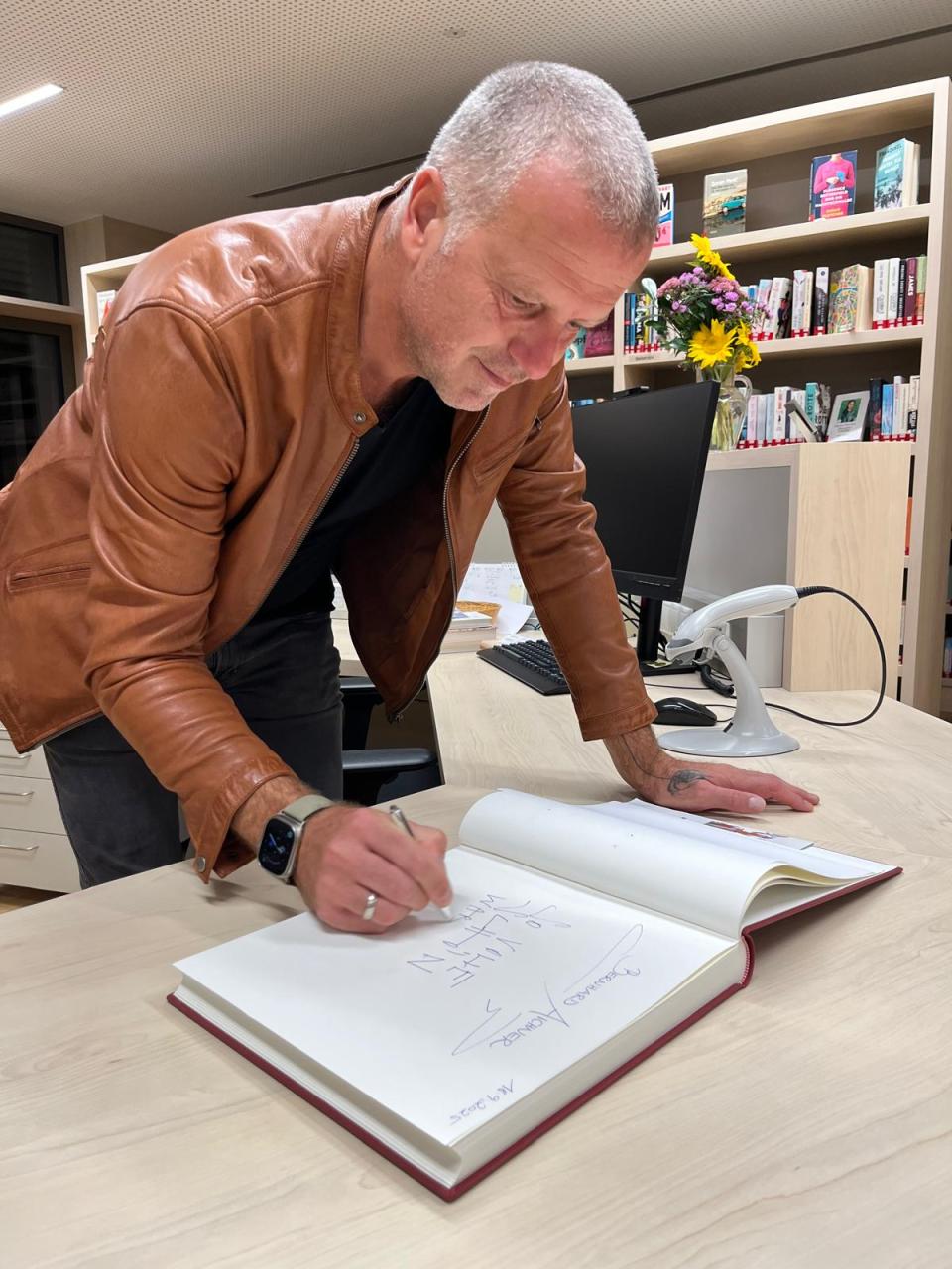 Bernhard Aichner in der Bibliothek Hitzendorf