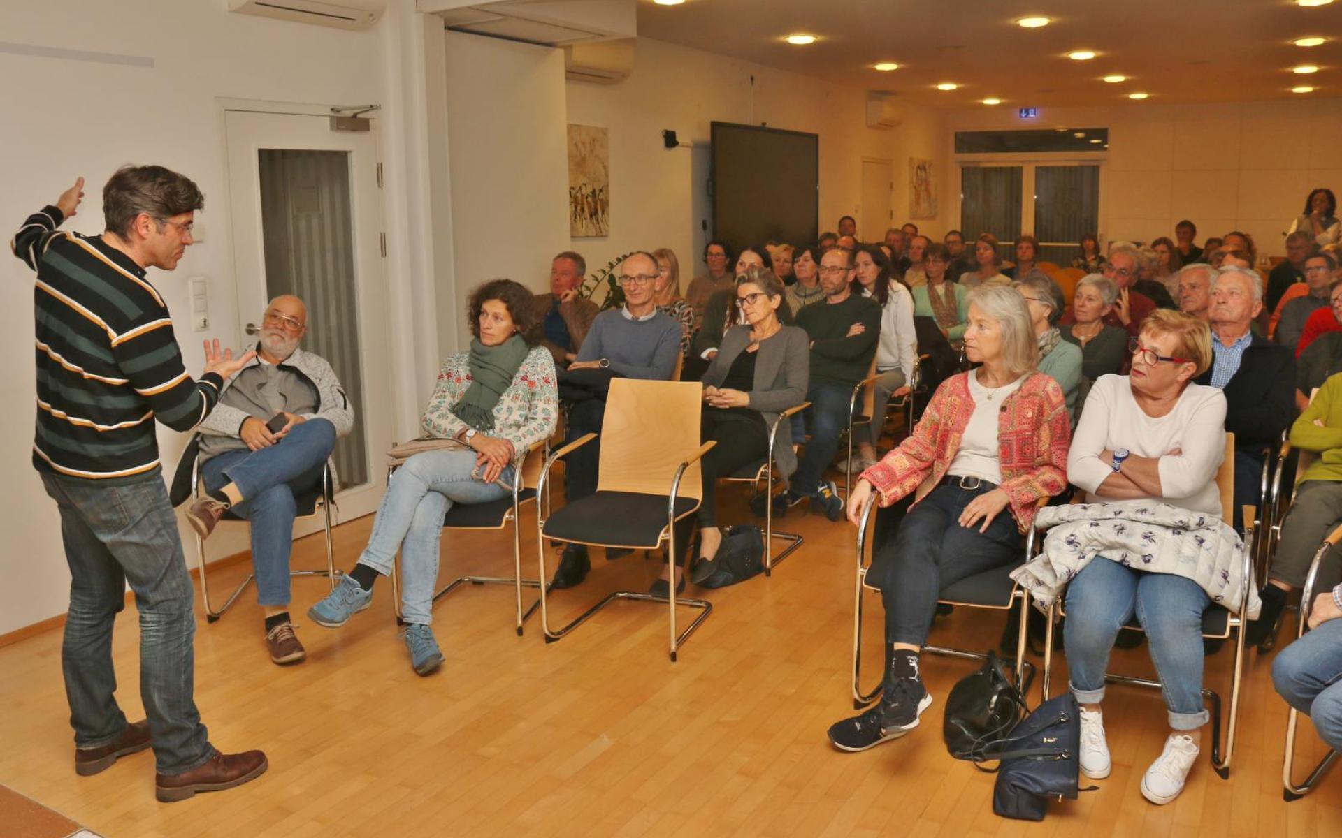 Andreas Jäger zur Gast in der Bibliothek HItzendorf